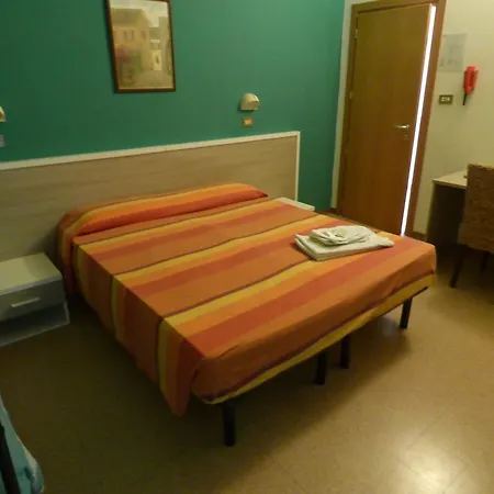 Consul Hotel 3*